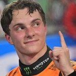 Piastri wins in Saudi Arabia and takes title lead Piastri wins in Saudi Arabia and takes title lead