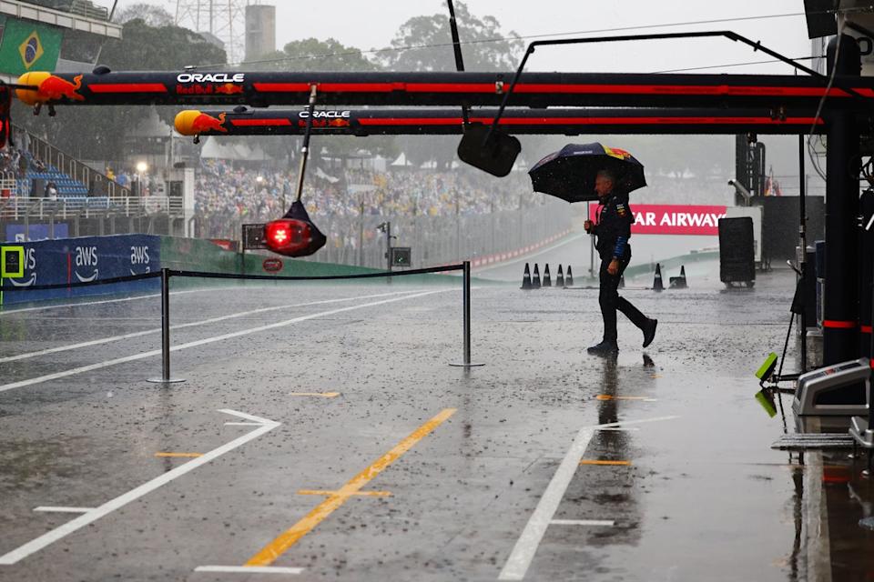 Brazil GP qualifying postponed after heavy rain and lightning at Interlagos Brazil GP qualifying postponed after heavy rain and lightning at Interlagos