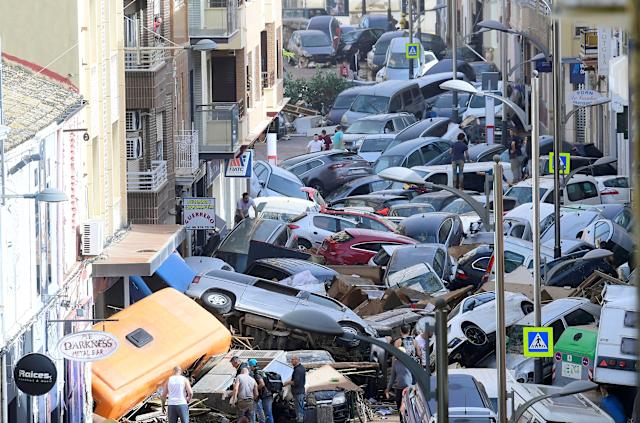 At least 95 killed and dozens missing in Spain’s flash floods At least 95 killed and dozens missing in Spain’s flash floods