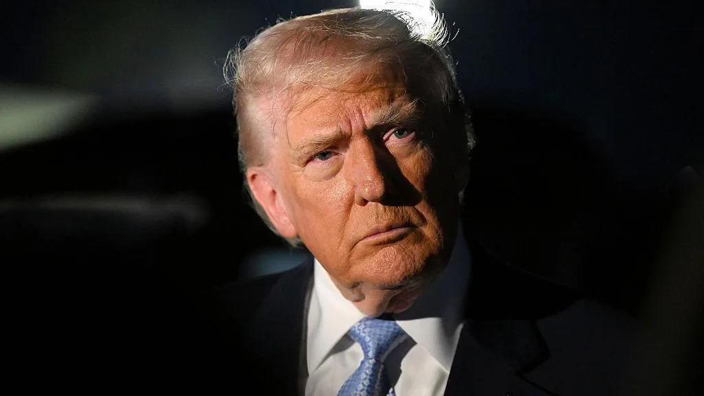After high-profile missteps, Trump seizes on a new feud and a new potential adversary After high-profile missteps, Trump seizes on a new feud and a new potential adversary