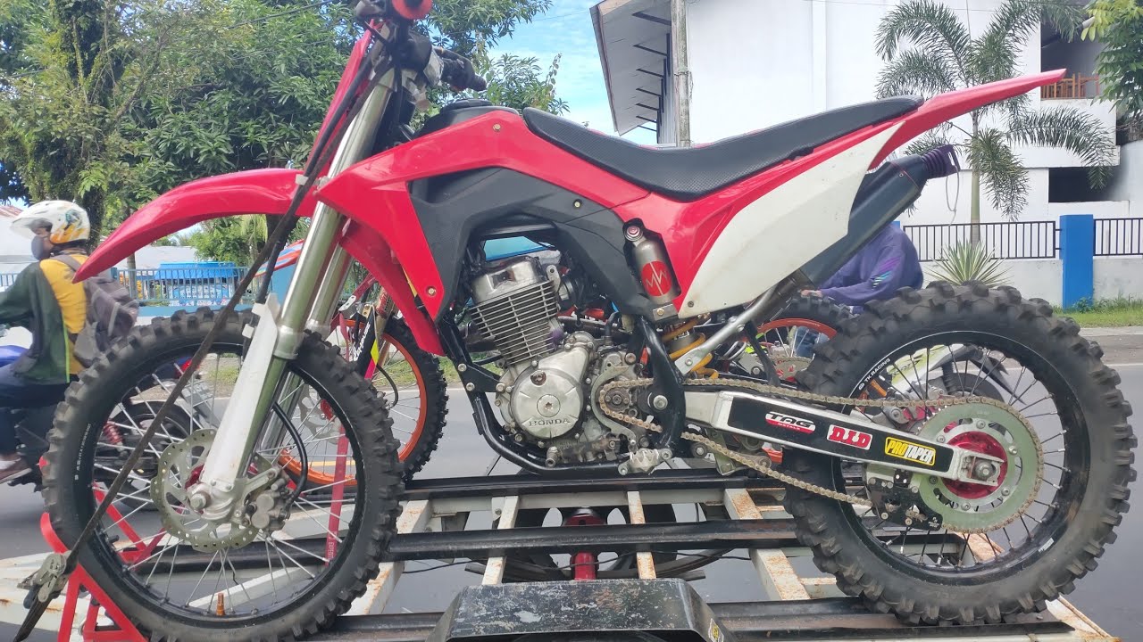 Mengenal Mesin CRF dan Fungsinya di Balap Motor Offroad Mengenal Mesin CRF dan Fungsinya di Balap Motor Offroad