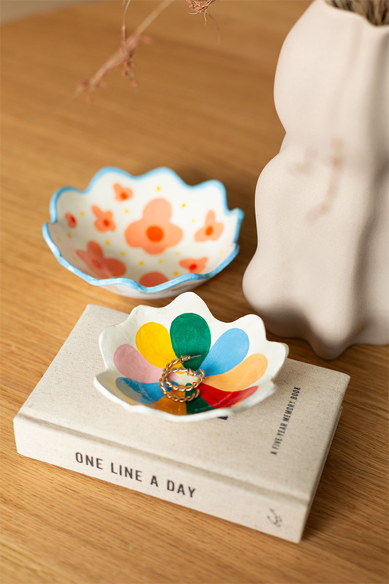 DIY Air Dry Clay Painted Wavy Bowl DIY Air Dry Clay Painted Wavy Bowl