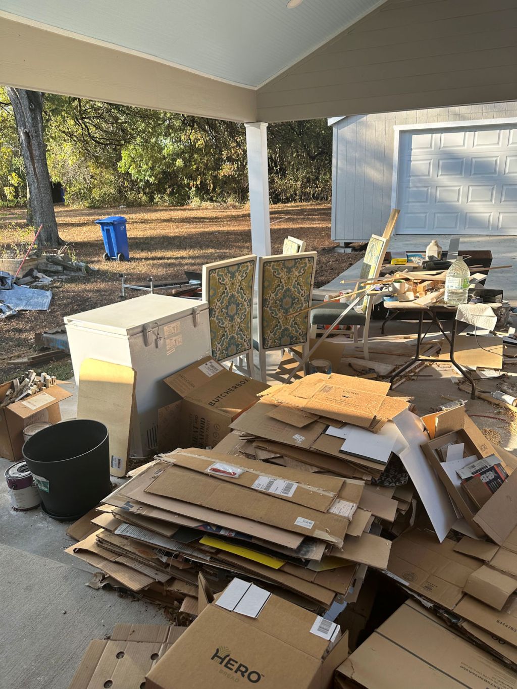 The current state of the garage (my changing piles of trash and clutter) The current state of the garage (my changing piles of trash and clutter)