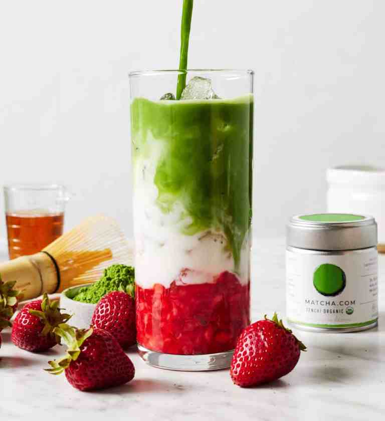 Matcha and strawberry iced coffee recipe Matcha and strawberry iced coffee recipe