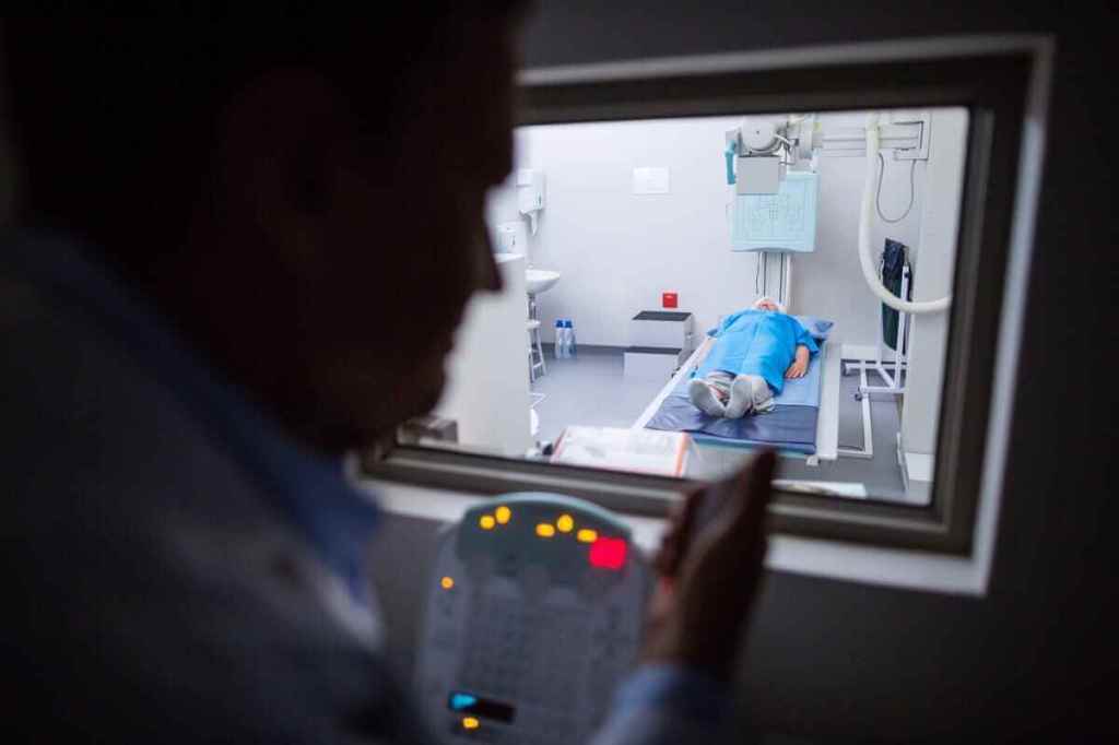 How to Maintain Leaded Glass in an X-Ray Room How to Maintain Leaded Glass in an X-Ray Room