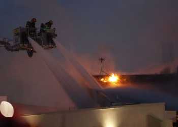 Onehunga Fire Contained; Crews Remain Overnight Onehunga Fire Contained; Crews Remain Overnight