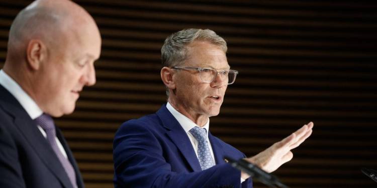 Government introducing longer prison sentences for assaulting first responders, prison officers Government introducing longer prison sentences for assaulting first responders, prison officers