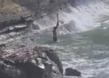 Man Rescued from Rocks at Fishermans Cove, Whangaparāoa Man Rescued from Rocks at Fishermans Cove, Whangaparāoa