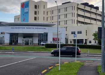 Gun-wielding man jumps into Palmerston North nurse’s car, threatens her outside hospital Gun-wielding man jumps into Palmerston North nurse’s car, threatens her outside hospital