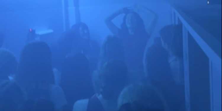 Lorde teases Auckland fans with potential surprise gig tonight Lorde teases Auckland fans with potential surprise gig tonight