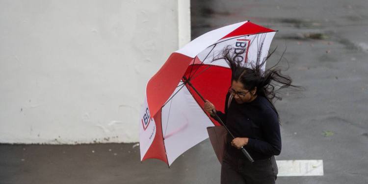 Weather: South Island in the firing line as front sweeps in from Tasman Sea Weather: South Island in the firing line as front sweeps in from Tasman Sea