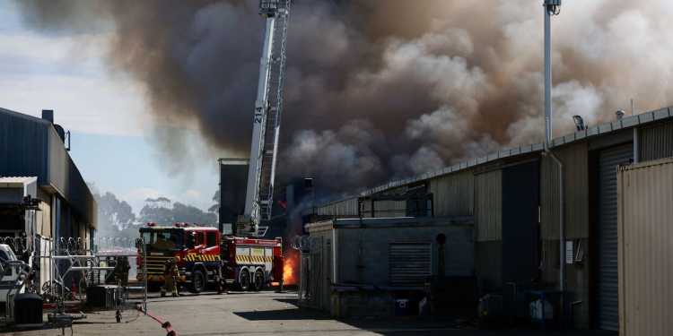 Christchurch fire: Smoke seen billowing across city as firefighters respond to building blaze Christchurch fire: Smoke seen billowing across city as firefighters respond to building blaze