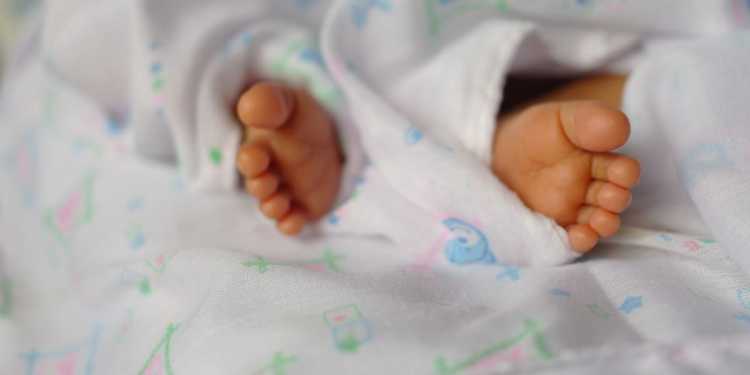 Taranaki teen father sentenced to home detention for breaking newborn’s ribs, bruising his body Taranaki teen father sentenced to home detention for breaking newborn’s ribs, bruising his body