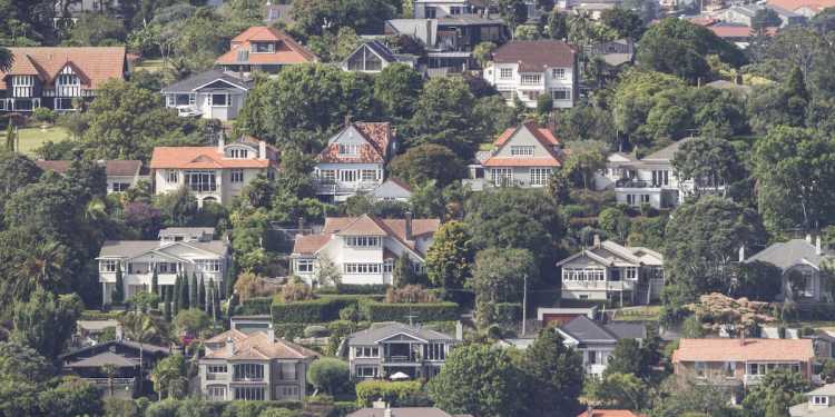 Auckland outer suburbs resist 9% CV drop, city centre sees 14% fall Auckland outer suburbs resist 9% CV drop, city centre sees 14% fall