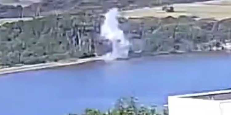 Army bomb squad responds to device found in Auckland beach water Army bomb squad responds to device found in Auckland beach water