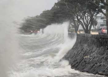 King’s Birthday Weekend Weather: 130km/h winds and large swells hit NZ King’s Birthday Weekend Weather: 130km/h winds and large swells hit NZ