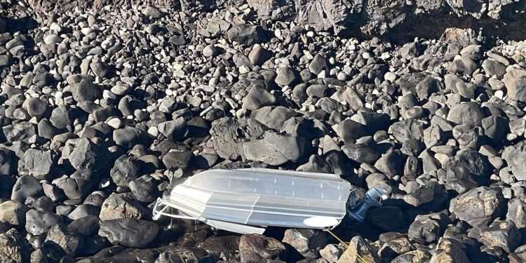 Three injured fishermen rescued from rocks after boat capsizes near Raglan Three injured fishermen rescued from rocks after boat capsizes near Raglan