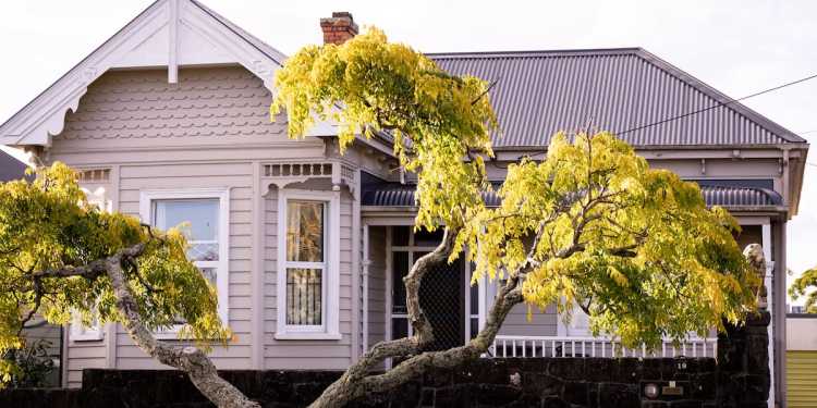 Auckland Mt Eden villa owners told double-glazed windows violate heritage rules Auckland Mt Eden villa owners told double-glazed windows violate heritage rules