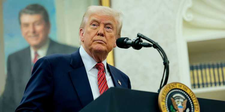 Donald Trump signs travel ban targeting 12 countries Donald Trump signs travel ban targeting 12 countries