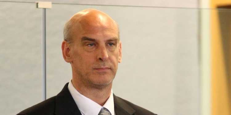 Gordon Hieatt strangled his girlfriend and lived with her body for a month, now he’s getting parole Gordon Hieatt strangled his girlfriend and lived with her body for a month, now he’s getting parole