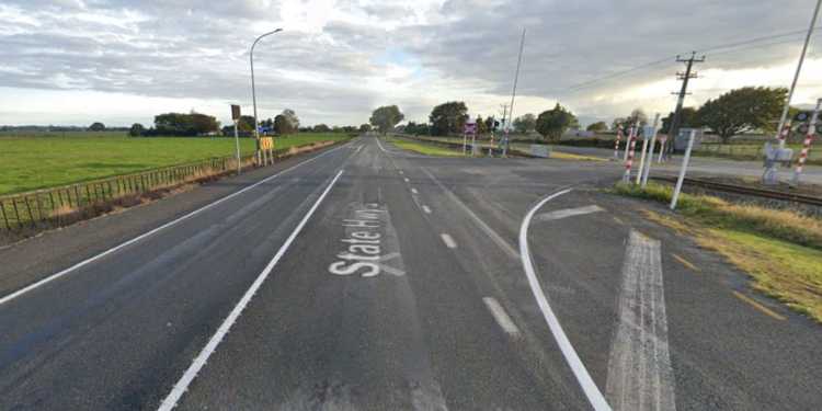 Witness describes rescue efforts at fatal crash scene near Matamata Witness describes rescue efforts at fatal crash scene near Matamata