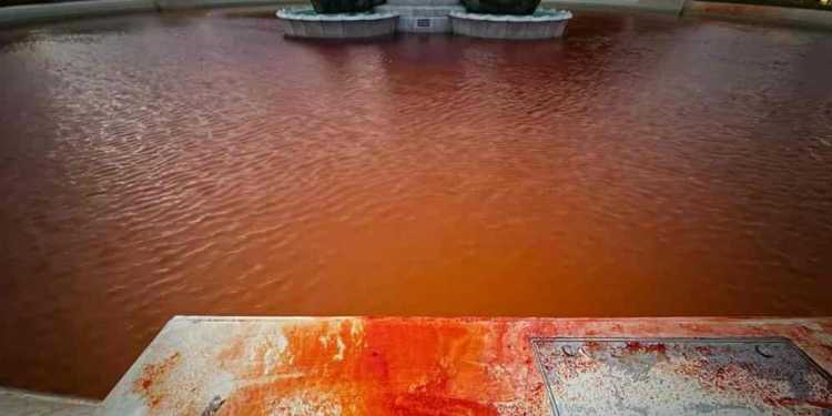 Fountain in Auckland’s Mission Bay dyed red on Anzac Day morning, police investigating Fountain in Auckland’s Mission Bay dyed red on Anzac Day morning, police investigating