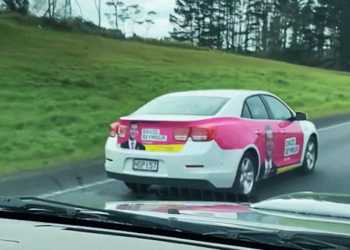 Video shows David Seymour speeding, undertaking on Auckland motorway Video shows David Seymour speeding, undertaking on Auckland motorway