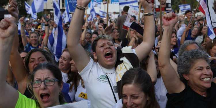 Hamas Transfers Seven Israeli Hostages to Red Cross in Gaza Hamas Transfers Seven Israeli Hostages to Red Cross in Gaza