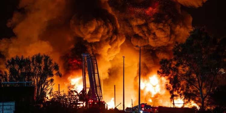 Waiuku Residents Advised to Close Windows After Rubbish Fire Waiuku Residents Advised to Close Windows After Rubbish Fire