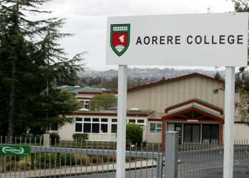 Aorere College lockdown as family groups clash on school grounds Aorere College lockdown as family groups clash on school grounds
