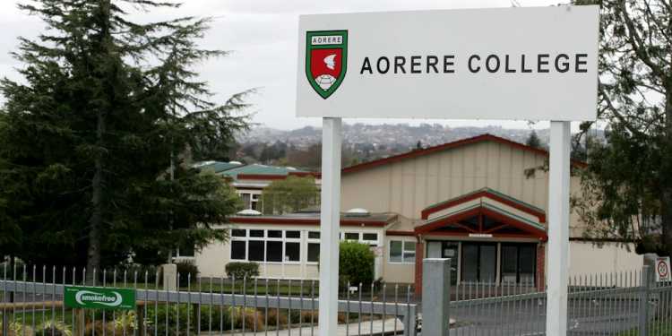 Aorere College lockdown as family groups clash on school grounds Aorere College lockdown as family groups clash on school grounds