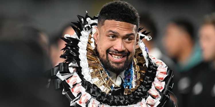 Ardie Savea Wins Player of the Year at 2025 NZ Rugby Awards Ardie Savea Wins Player of the Year at 2025 NZ Rugby Awards