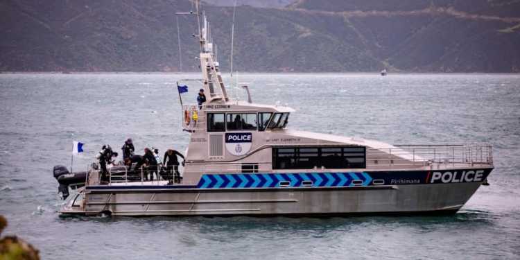 Body found in search for diver missing from Lowry Bay in Wellington Body found in search for diver missing from Lowry Bay in Wellington