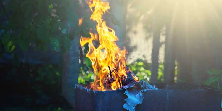 Esmond Jellyman attempted to strangle his ex-girlfriend after their breakup Esmond Jellyman attempted to strangle his ex-girlfriend after their breakup