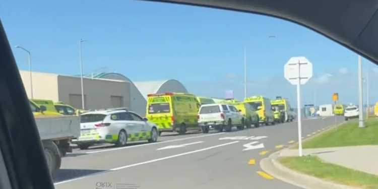 Auckland Airport Responds to Qantas Flight Emergency Auckland Airport Responds to Qantas Flight Emergency