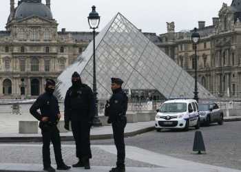 Thieves Use Tools to Steal French Crown Jewels Thieves Use Tools to Steal French Crown Jewels