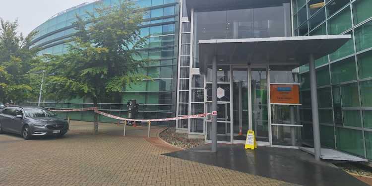 Man in critical condition after fall from Otago University building Man in critical condition after fall from Otago University building