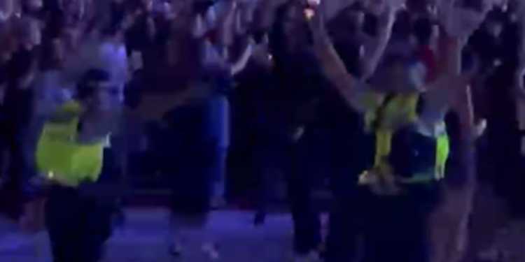 Police Officers Dance at Ed Sheeran Concert in Auckland Police Officers Dance at Ed Sheeran Concert in Auckland