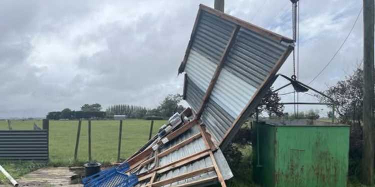 Whanganui tornado damages caravan, injures one at Dudding Lake Whanganui tornado damages caravan, injures one at Dudding Lake