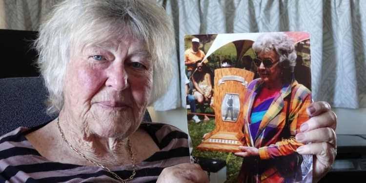 Stolen trophy mysteriously returns before woman’s sentencing in Whangārei Stolen trophy mysteriously returns before woman’s sentencing in Whangārei