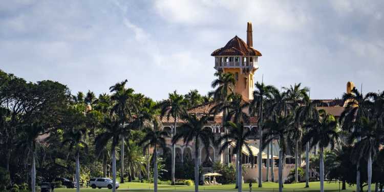 US Secret Service shoots man at Trump estate in Florida US Secret Service shoots man at Trump estate in Florida