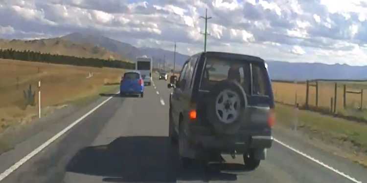 Driver’s Overtaking Nearly Causes SH8 Head-On Collision Driver’s Overtaking Nearly Causes SH8 Head-On Collision