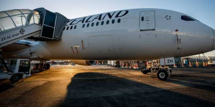 Apology after passengers left on Auckland Airport tarmac in storm over safety and security issues Apology after passengers left on Auckland Airport tarmac in storm over safety and security issues