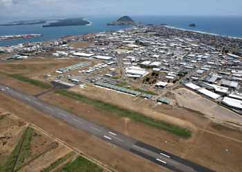 Plane Lands Safely After Smoke Report in Cockpit Plane Lands Safely After Smoke Report in Cockpit