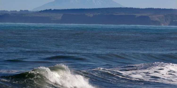 Two people missing after boat capsizes near Pātea, Taranaki Two people missing after boat capsizes near Pātea, Taranaki