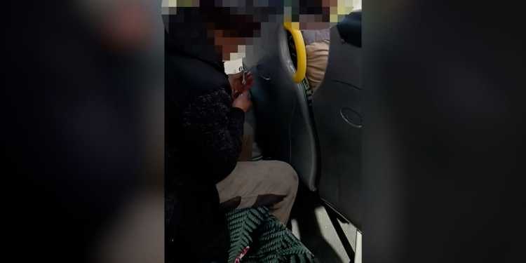 Tauranga bus incident: Man appears to smoke meth pipe on public bus Tauranga bus incident: Man appears to smoke meth pipe on public bus