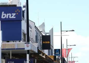 Major Banks Increase Long-Term Home Loan Rates
Banks Reduce Six-Month Fixed Loan Rates Major Banks Increase Long-Term Home Loan Rates
Banks Reduce Six-Month Fixed Loan Rates