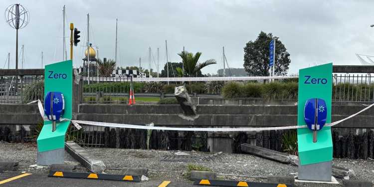 Whangārei crash victim named as 22-year-old Seth Isiah Dundass Whangārei crash victim named as 22-year-old Seth Isiah Dundass