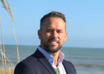 Te Pāti Māori MP Takuta Ferris takes issue with ‘Indians, Asians, Black, Pākehā’ campaigning for Labour in Tāmaki Makaurau byelection Te Pāti Māori MP Takuta Ferris takes issue with ‘Indians, Asians, Black, Pākehā’ campaigning for Labour in Tāmaki Makaurau byelection