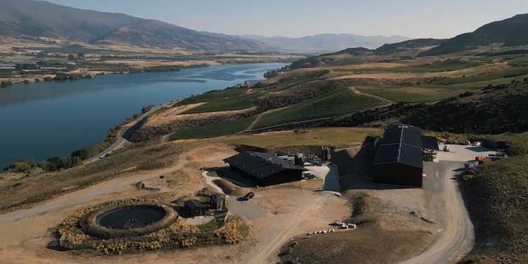 The Great New Zealand Road Trip: Whiskey go go! The stunning m Kiwi distillery on the shores of Lake Dunstan that grew from a small Ponsonby office The Great New Zealand Road Trip: Whiskey go go! The stunning m Kiwi distillery on the shores of Lake Dunstan that grew from a small Ponsonby office